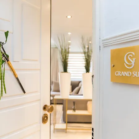 Grand Suite By F & G Kastoria Exterior photo
