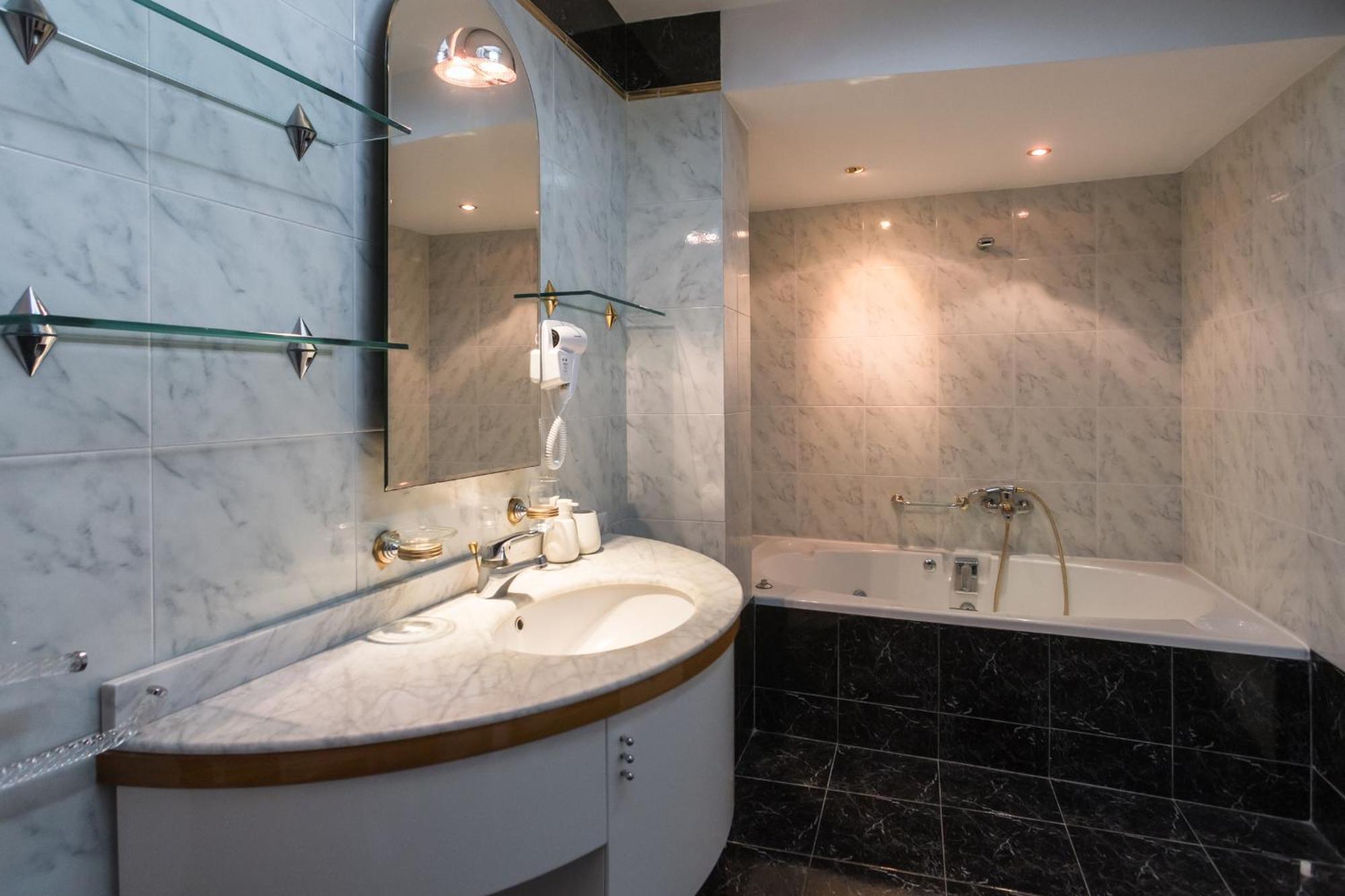 Grand By F & G Apartment Kastoria